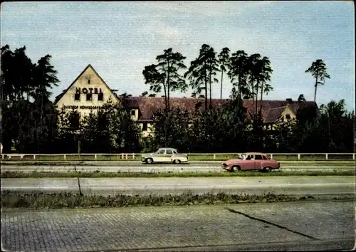 Ak Hermsdorf im Saale Holzland Kreis Thüringen, Hotel Rasthof Hermsdorfer Kreuz, Autos