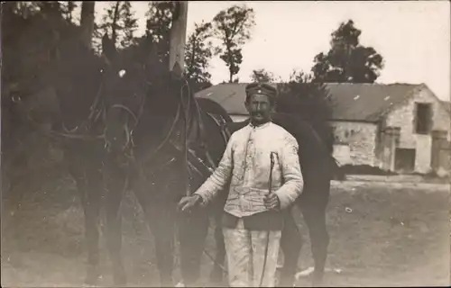 Foto Ak Deutscher Soldat im Kaiserreich mit Pferd