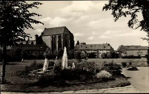 Ak Halberstadt Sachsen Anhalt, An der Plantage, Wasserspiel, Kirche