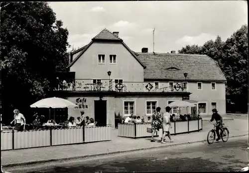 Ak Berggießhübel in Sachsen, Partie am Café Kühn, Radfahrer