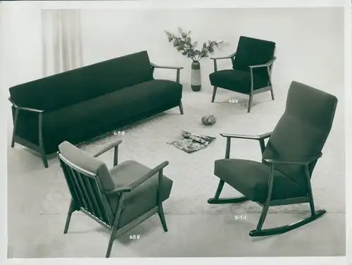 Foto Wohnzimmermöbel, Sitzgruppe, Sofa 689, Sessel 688, Schaukelstuhl 711, 50er Jahre, Reklame