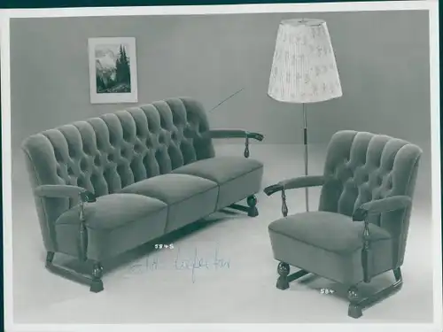 Foto Wohnzimmermöbel, Sitzgruppe, Sofa 584 S, Sessel 584, Stehlampe, 50er Jahre, Reklame