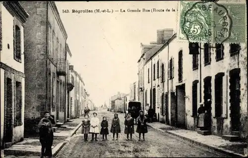 Ak Bégrolles Maine et Loire, La Grande Rue