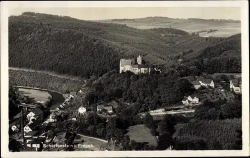 Ak Scharfenstein Drebach im Erzgebirge Sachsen, Schloss, Ort, Wald, Fliegeraufnahme