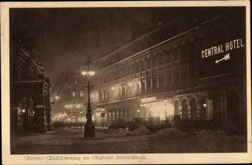 Ak Berlin Mitte, Nachtstimmung am Bahnhof Friedrichstraße, Central Hotel, Winteransicht