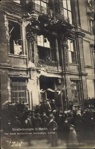 Ak Berlin Mitte, Straßenkämpfe 1918, Das durch Artilleriefeuer beschädigte Schloss