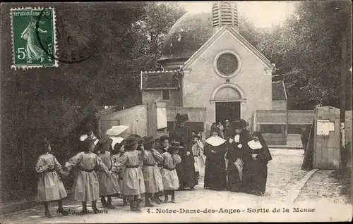 Ak Notre Dame des Anges Seine Saint Denis, Sortie de la Messe