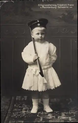 Ak Erbgroßherzog Friedrich Franz von Mecklenburg Schwerin, Kinderportrait, Gewehr