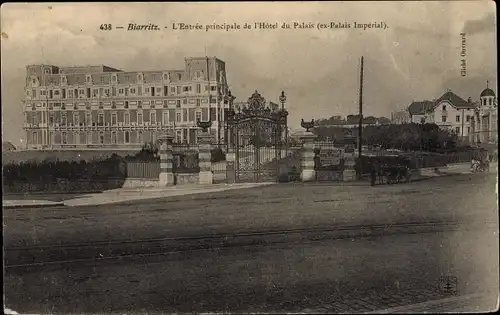 Ak Biarritz Pyrénées Atlantiques, L'Entree principale de l'Hotel du Palais