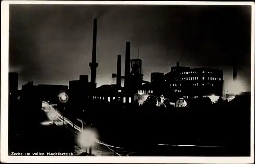 Ak Zechenanlage bei Nacht, Schornsteine, Fabrikgelände