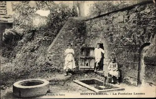 Ak Montfermeil Seine Saint Denis, La Fontaine Lassau