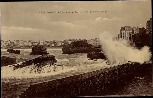 Ak Biarritz Pyrénées Atlantiques, Vue prise vers la grande plage