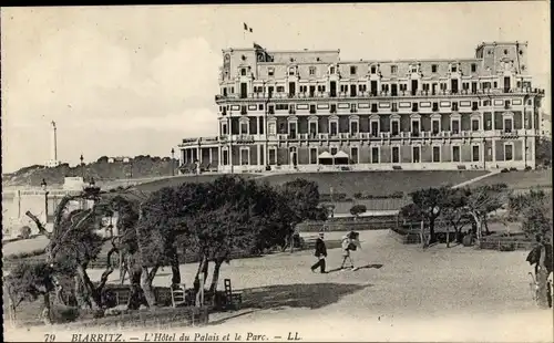 Ak Biarritz Pyrénées Atlantiques, L'Hotel du Palais et le Parc