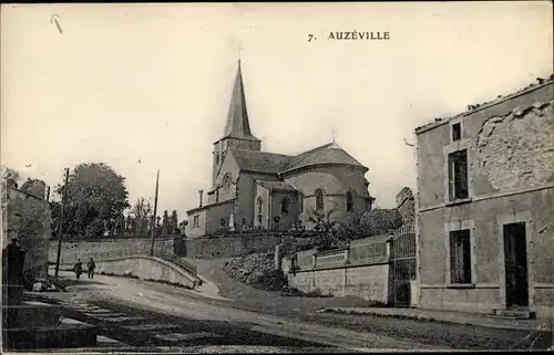 Ak Auzéville Meuse, Stadtpartie mit Kirche