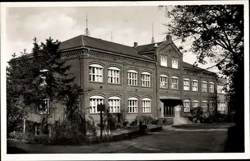 Ak Loitz in Vorpommern, Blick auf die Schule