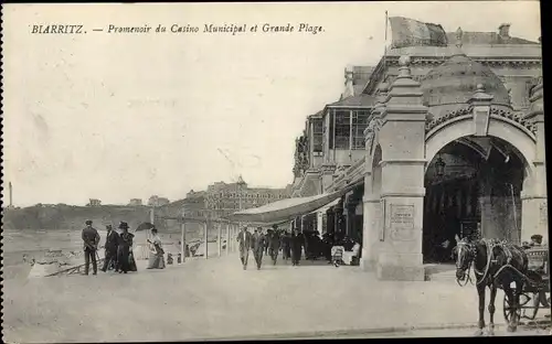 Ak Biarritz Pyrénées Atlantiques, Promenoir du Casino Municipal et Grande Plage