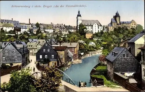 Ak Schwarzenberg im Erzgebirge Sachsen, Teilansicht , Fluss, Kirche Vorstadtbrücke