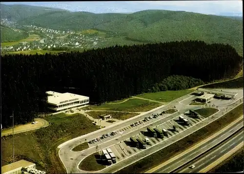 Ak Freudenberg in Nordrhein Westfalen, Autobahn Raststätte Siegerland Ost, Fliegeraufnahme