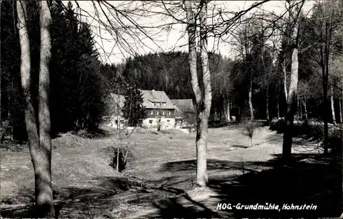 Ak Hohnstein in der Sächsischen Schweiz, Blick auf Gasthaus Grundmühle