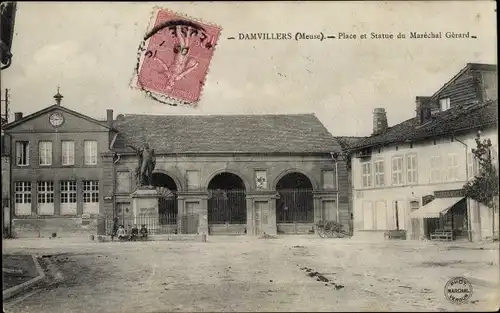 Ak Damvillers Lothringen Meuse, Place et Statue du Marechal Gerard