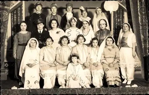 Foto Ak Saumur Maine et Loire, Institution Saint Louis, Schauspieler, Gruppenbild