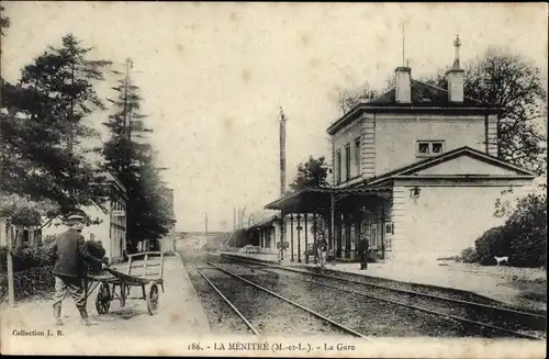 Ak La Menitre Maine et Loire, La Gare, Bahnhof, Gleisseite