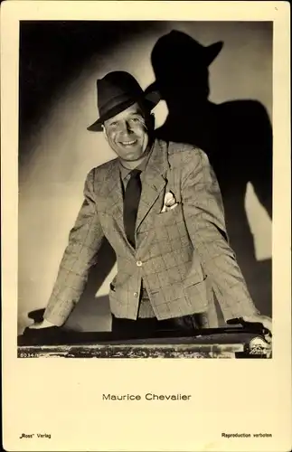 Ak Schauspieler Maurice Chevalier, Männer-Hut, Krawatte