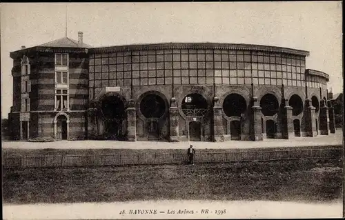 Ak Bayonne Pyrénées Atlantiques, Les Arenes