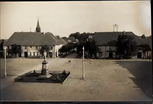 Foto Ak Drezdenko Driesen Neumark Ostbrandenburg, Blick auf den Hindenburgplatz