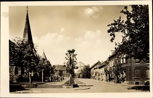 Ak Langenberg in Westfalen, Straßenpartie, Kirchturm