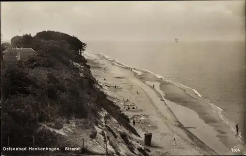 Ak Ustronie Morskie Henkenhagen Pommern, Blick auf den Strand