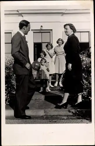 Ak Königin Juliana der Niederlande, Prinz Bernhard, Beatrix, Irene, Margriet, Marijke