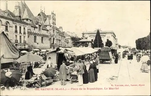 Ak Saumur Maine et Loire, Place de la Republique, Le Marche
