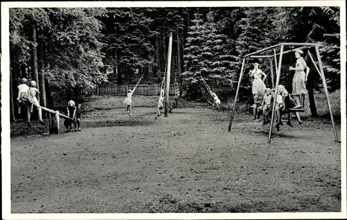 Ak Braunlage im Oberharz, Caritas Kinderkurheim Waldmühle, Mädchen auf dem Spielplatz
