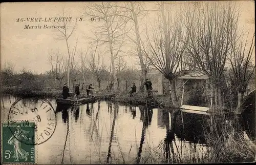 Ak Vert le Petit Essonne, Marais Bessieres, Ruderboot