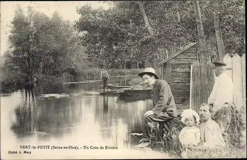 Ak Vert le Petit Essonne, Un Coin de Riviere