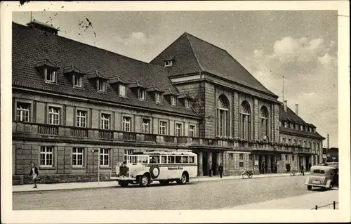 Ak Weimar in Thüringen, Hauptbahnhof, Straßenseite, Autobus