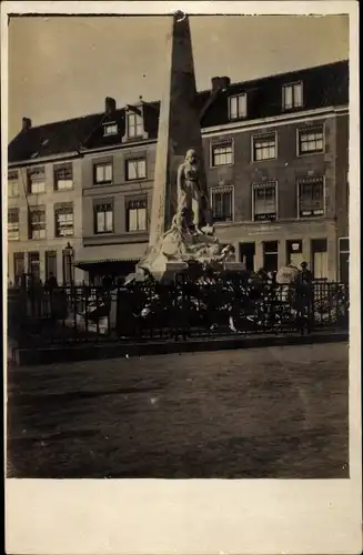 Foto Ak Den Helder Nordholland, Markt, Denkmal