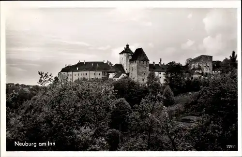 Ak Neuburg am Inn Niederbayern, Blick zur Burg