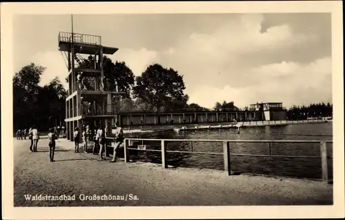 Ak Großschönau im Kreis Görlitz, Partie im Waldstrandbad, Sprungturm, Freibad, Schwimmbecken
