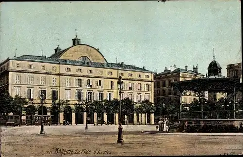 Ak Bayonne Pyrénées Atlantiques, La Place d'Armes