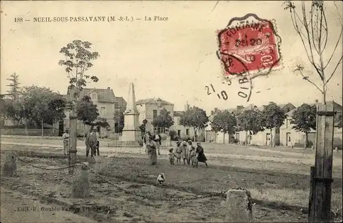 Ak Nueil sous Passavant Maine-et-Loire, La Place