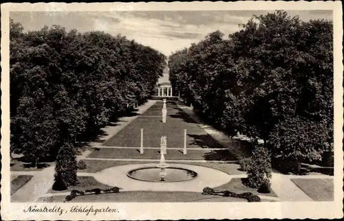 Ak Neustrelitz am Zierker See, Ansicht vom Schlossgarten