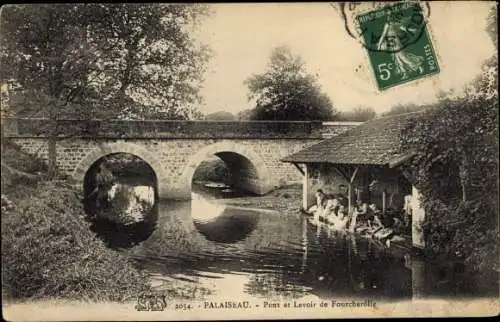 Ak Palaiseau Essonne, Pont et Lavoir de Fourcherolle, Wäscherinnen, Brücke