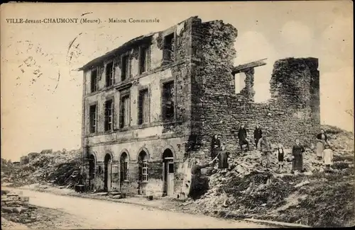 Ak Ville devant Chaumont Meuse, Maison Communale, ruines