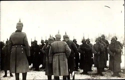 Foto Ak Deutsche Soldaten in Uniformen, Offiziere