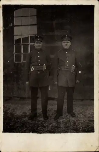 Foto Ak Zwei deutsche Soldaten in Uniformen, Portrait