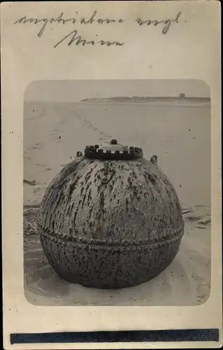 Foto Ak Angetriebene Englische Mine am Strand