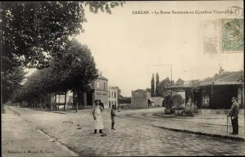 Ak Gargan Seine Saint Denis, Route Nationale au Carrefour Victor-Hugo