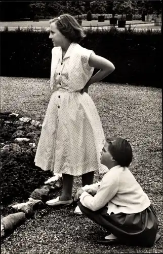 Ak Prinzessinnen Margriet und Marijke der Niederlande, Paleis Soestdijk 1957